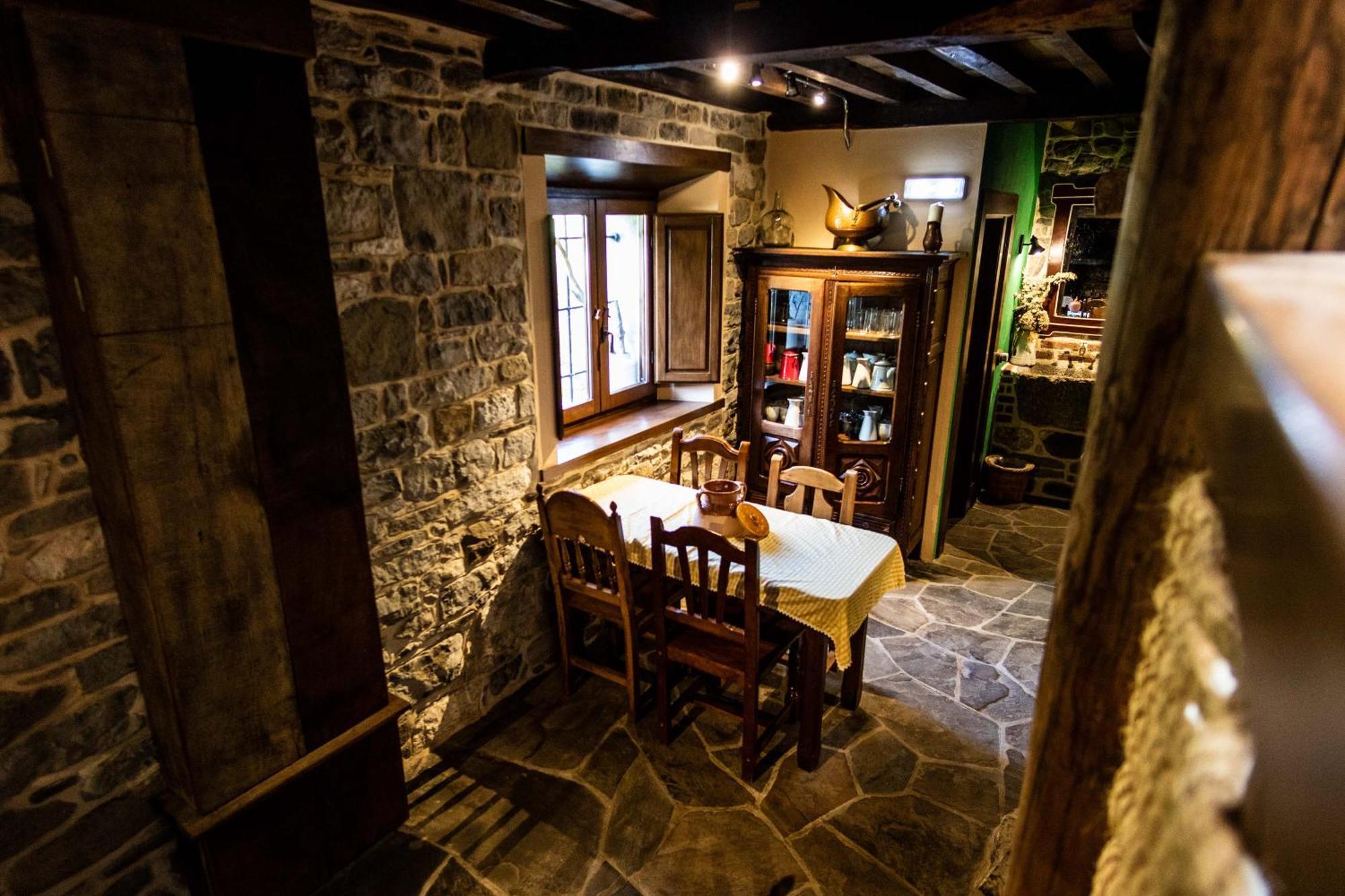 Готель Casona De El Castaniu Serrapio Екстер'єр фото