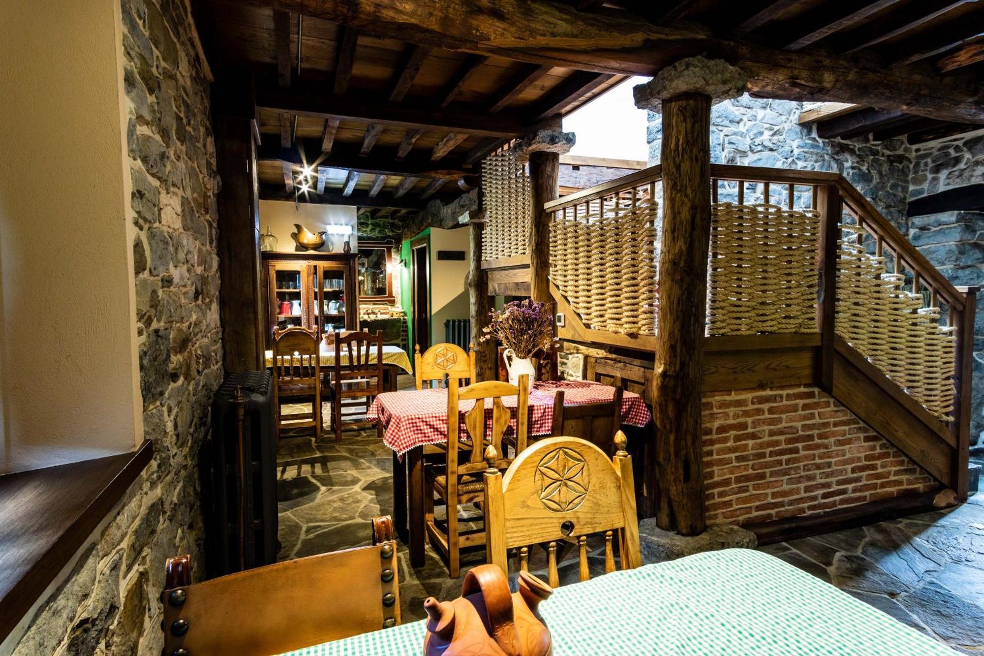 Готель Casona De El Castaniu Serrapio Екстер'єр фото