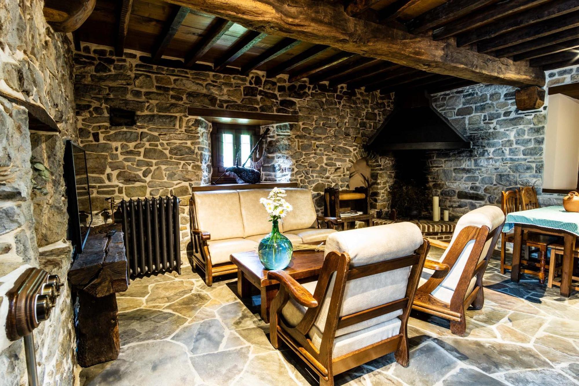 Готель Casona De El Castaniu Serrapio Екстер'єр фото
