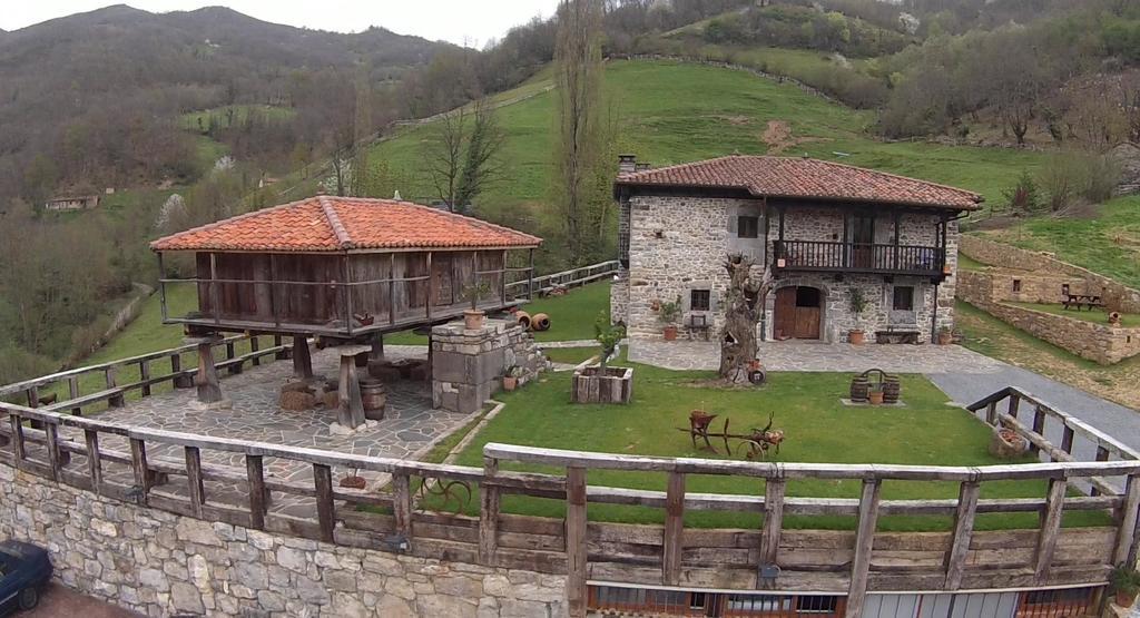 Готель Casona De El Castaniu Serrapio Екстер'єр фото