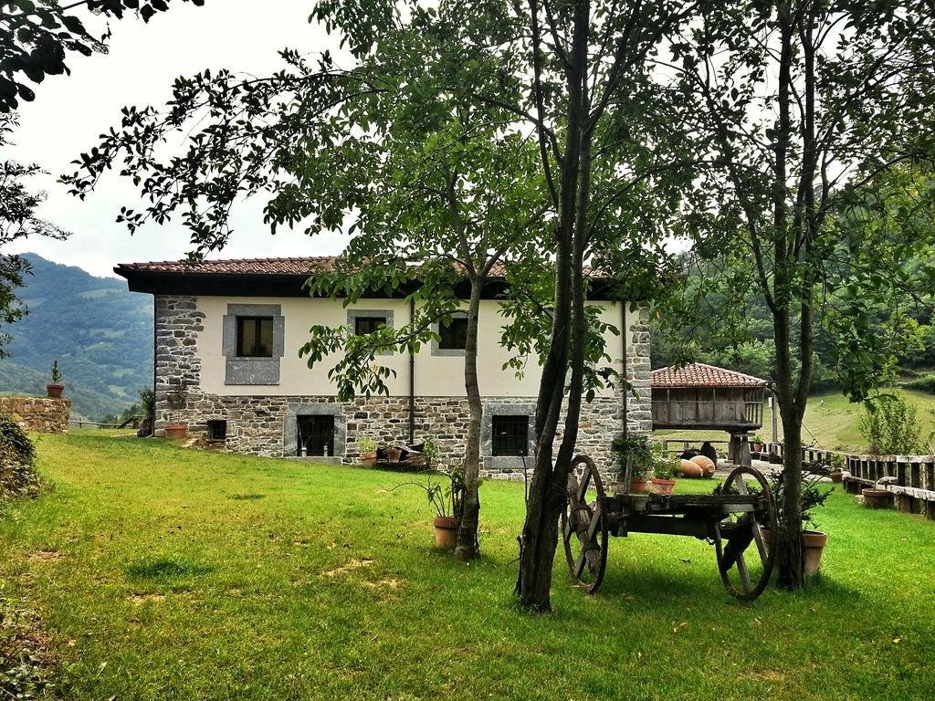 Готель Casona De El Castaniu Serrapio Екстер'єр фото