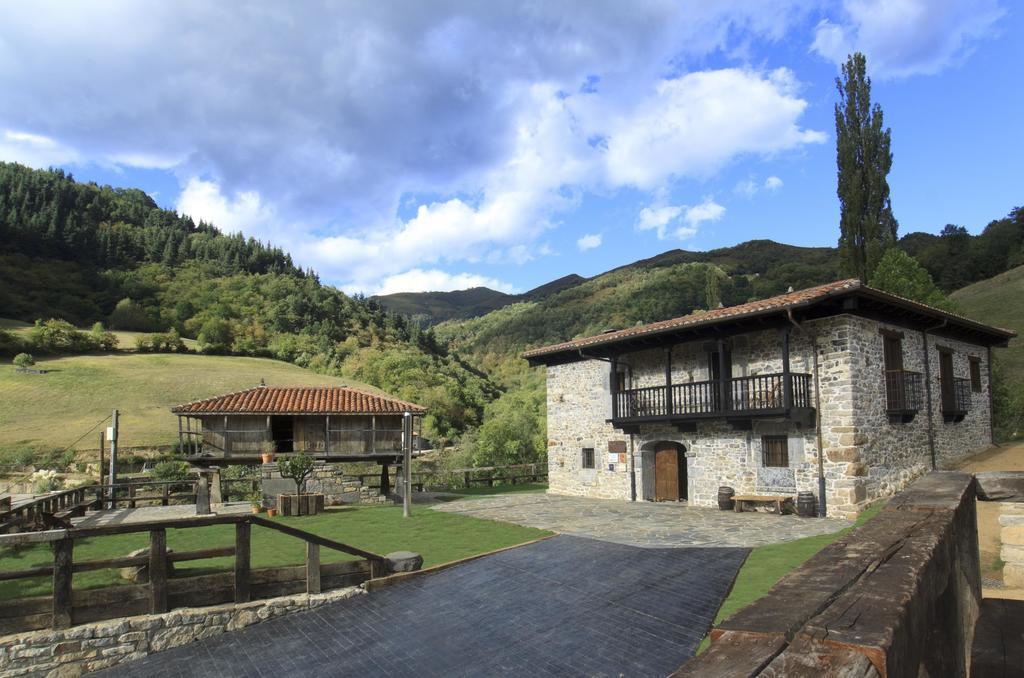 Готель Casona De El Castaniu Serrapio Екстер'єр фото