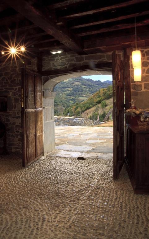 Готель Casona De El Castaniu Serrapio Екстер'єр фото