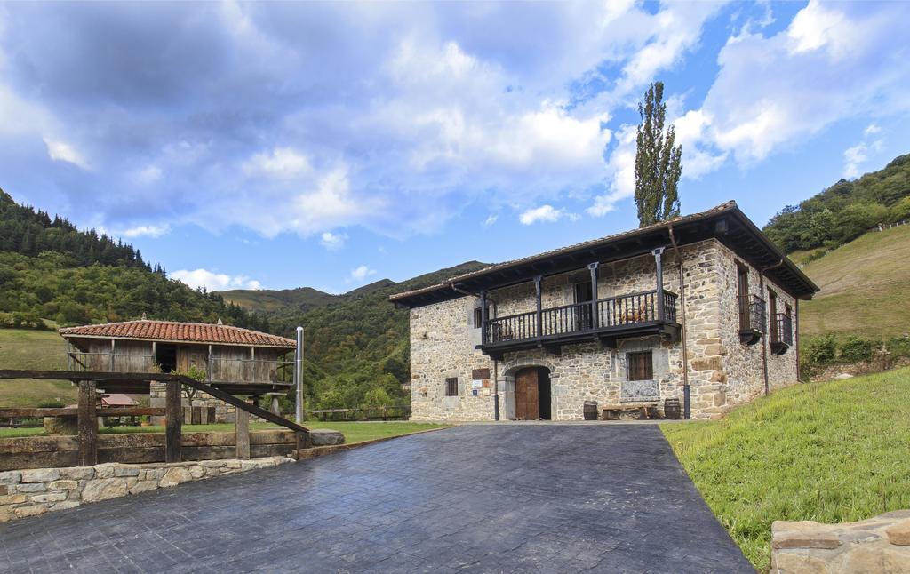 Готель Casona De El Castaniu Serrapio Екстер'єр фото
