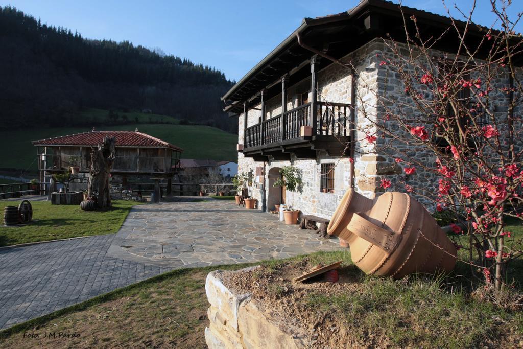 Готель Casona De El Castaniu Serrapio Екстер'єр фото