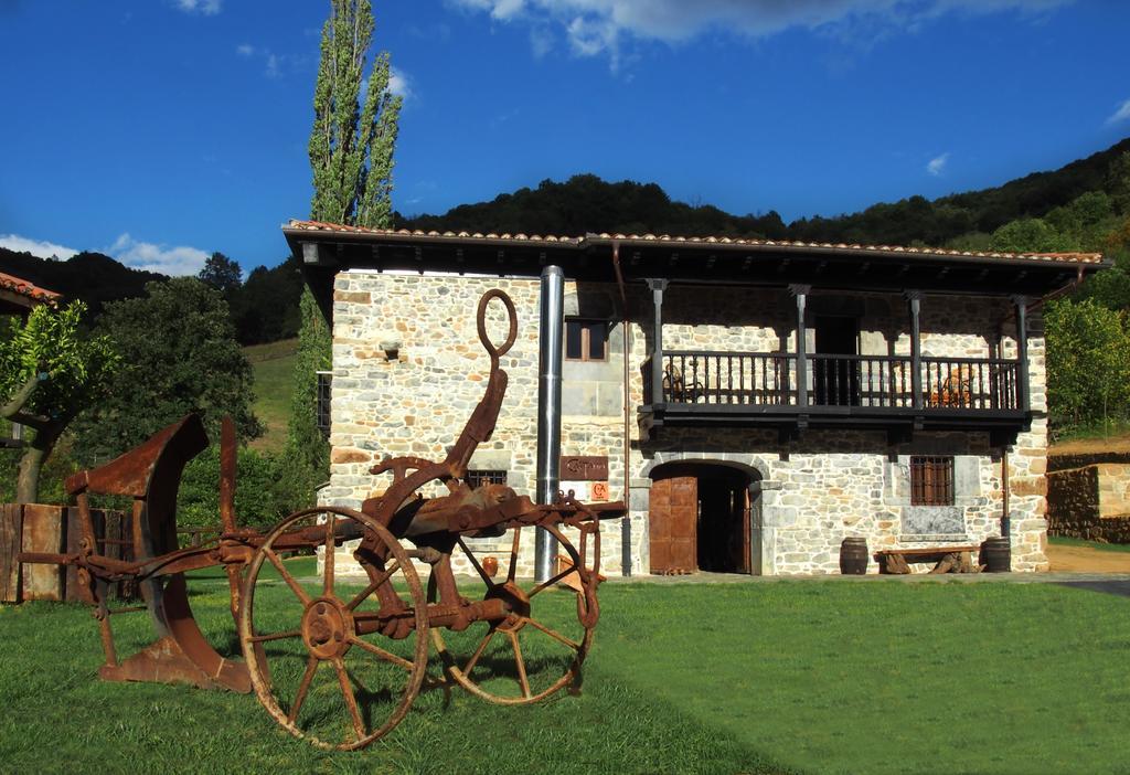 Готель Casona De El Castaniu Serrapio Екстер'єр фото