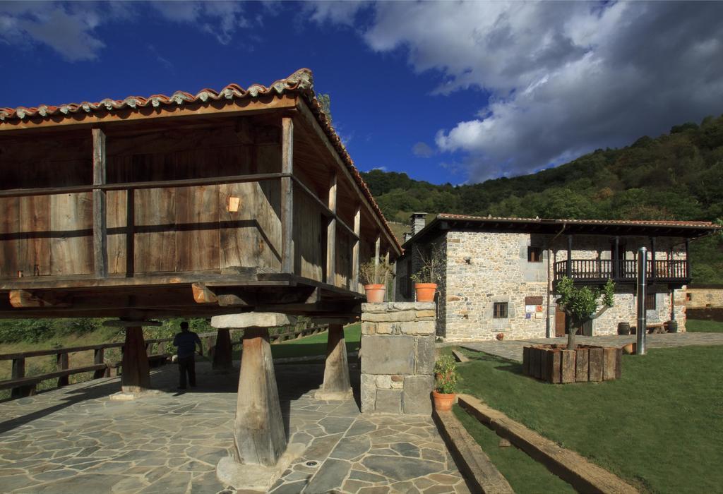 Готель Casona De El Castaniu Serrapio Екстер'єр фото
