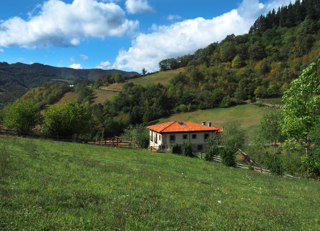 Готель Casona De El Castaniu Serrapio Екстер'єр фото
