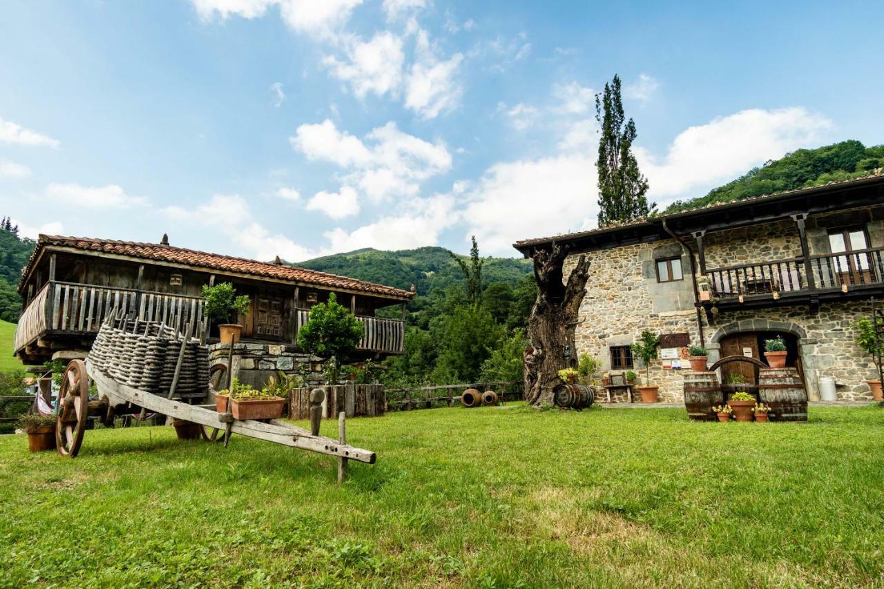 Готель Casona De El Castaniu Serrapio Екстер'єр фото