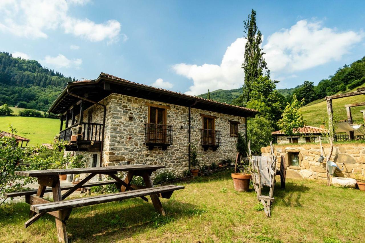 Готель Casona De El Castaniu Serrapio Екстер'єр фото
