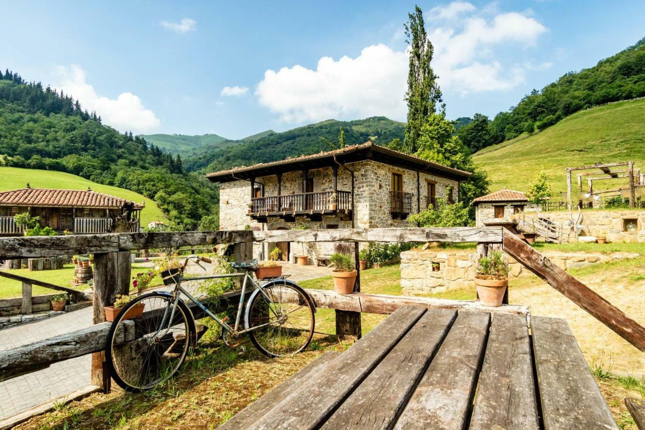 Готель Casona De El Castaniu Serrapio Екстер'єр фото
